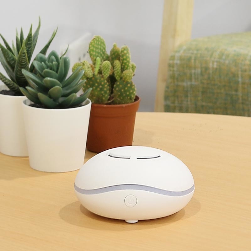 Diffusor portátil de carga por USB de 7 colores Luces ultrasónicas Aromaterapia con aire Diffusor de aceite esencial sin agua